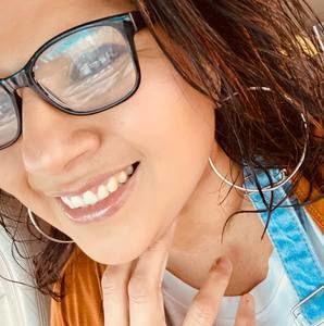 Meet your Posher, Mayra l